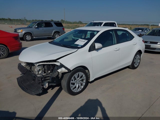 Toyota COROLLA LE 2018 2T1BURHE5JC070778 Image 2