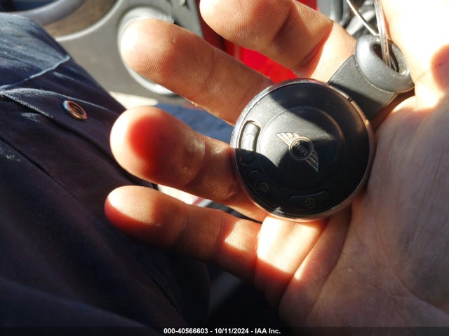 2011 MINI COOPER WMWSU3C55BT099032 Photo 10