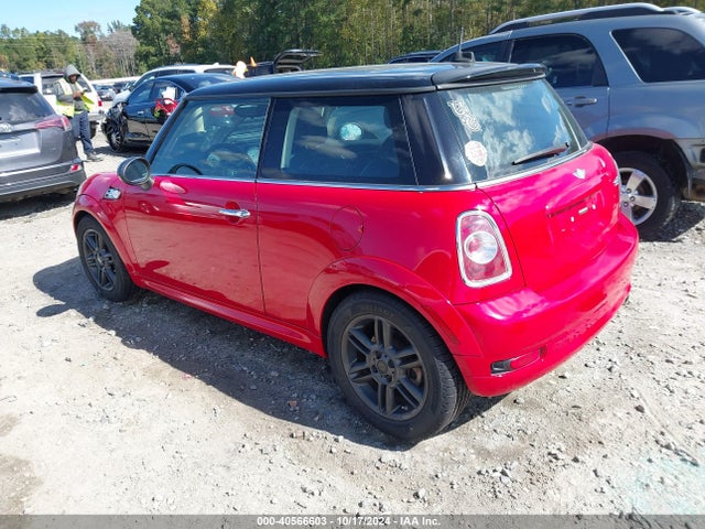 2011 MINI COOPER WMWSU3C55BT099032 Photo 2
