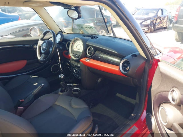 2011 MINI COOPER WMWSU3C55BT099032 Photo 4