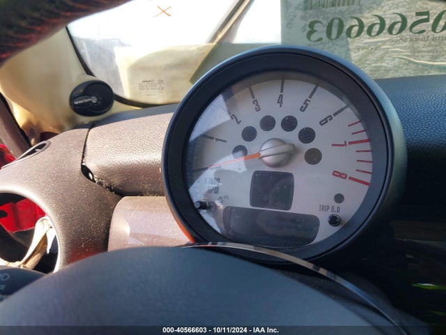 2011 MINI COOPER WMWSU3C55BT099032 Photo 6