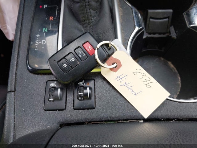 Toyota Highlander Xle V6 2015 5TDJKRFH8FS210898 Image 11
