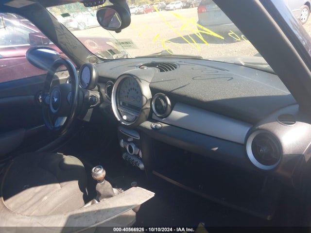 2009 MINI COOPER CLUBMAN WMWML33589TP97639 Photo 4