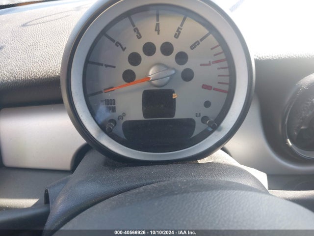 2009 MINI COOPER CLUBMAN WMWML33589TP97639 Photo 6