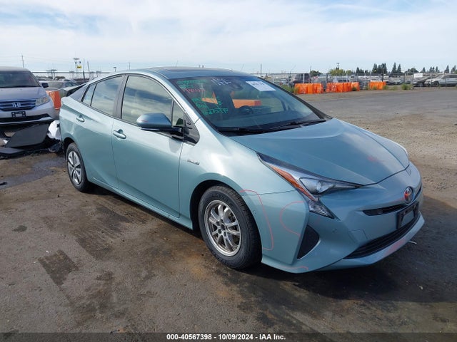 Toyota Prius Three 2018 JTDKARFU7J3067733 Image 1