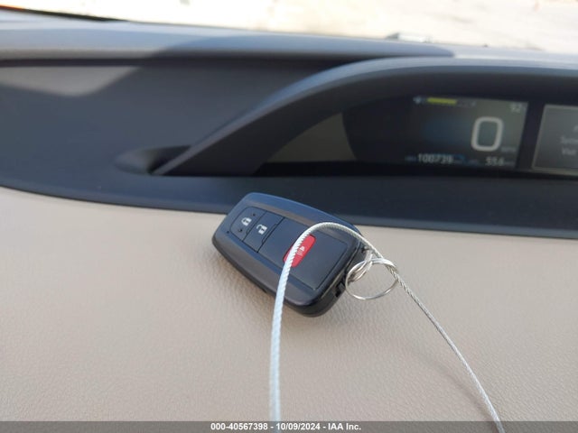 Toyota Prius Three 2018 JTDKARFU7J3067733 Image 11