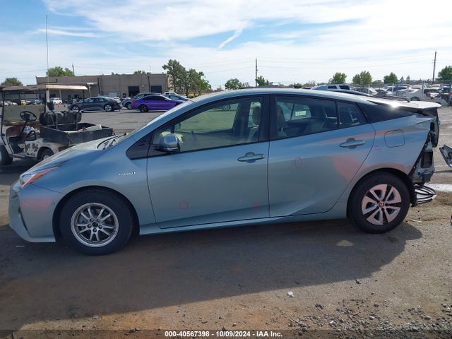 Toyota Prius Three 2018 JTDKARFU7J3067733 Image 15