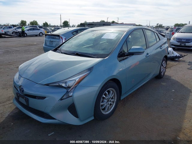 Toyota Prius Three 2018 JTDKARFU7J3067733 Image 2