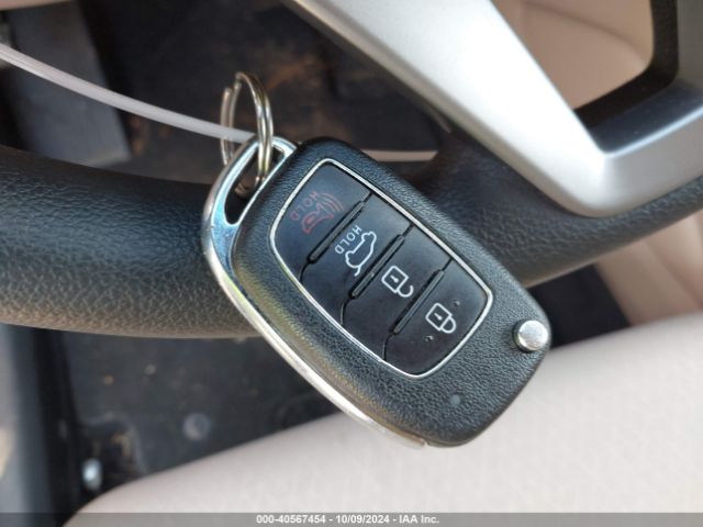 KM8J23A48JU669558 Hyundai TUCSON SE