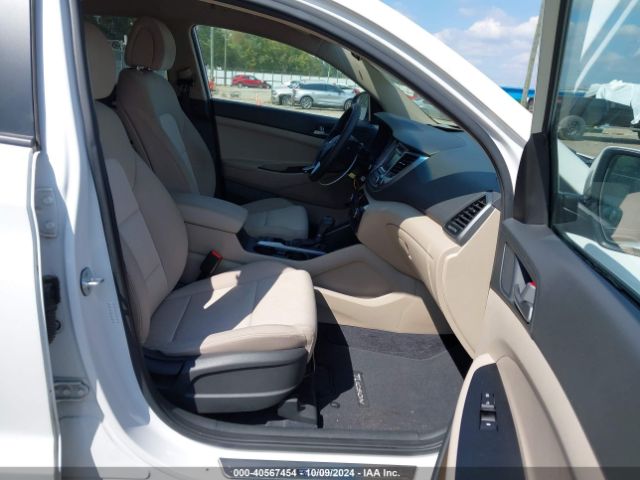 KM8J23A48JU669558 Hyundai TUCSON SE
