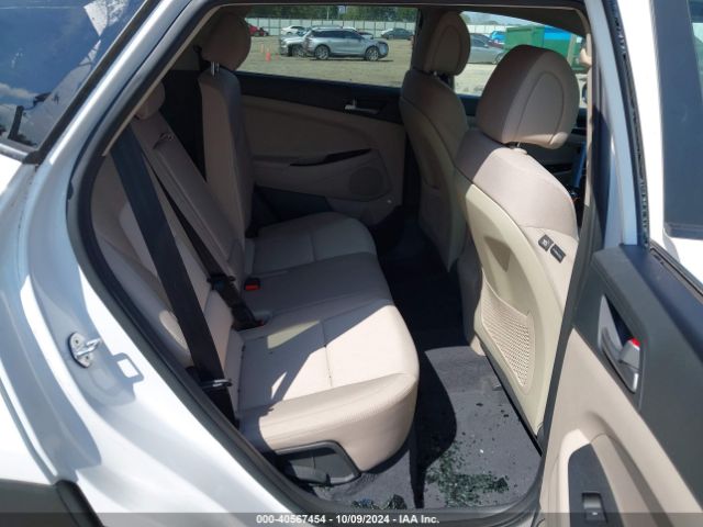 KM8J23A48JU669558 Hyundai TUCSON SE