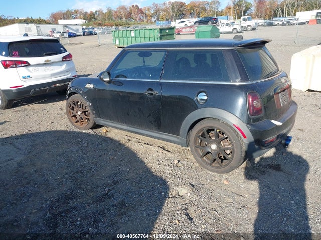 2012 MINI COOPER S WMWSV3C58CTY25643 Photo 2