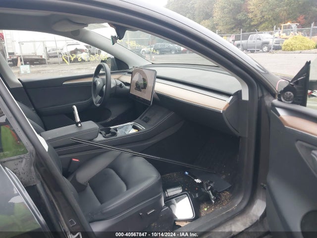 2024 TESLA MODEL Y 7SAYGDEE4RA226437 Photo 4