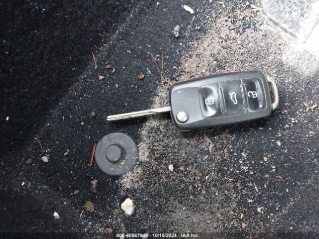 WVGAV3AXXEW528082 Volkswagen TIGUAN S