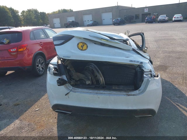 Chrysler 200 S 2015 1C3CCCDG5FN718088 Image 16