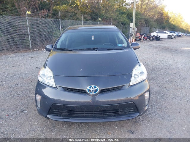 JTDKN3DU0F1888034 Toyota Prius Three