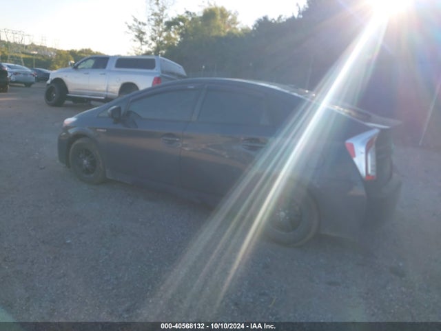JTDKN3DU0F1888034 Toyota Prius Three