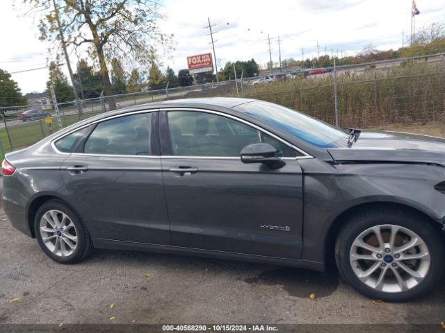 3FA6P0MU8KR131155 Ford Fusion Hybrid Sel