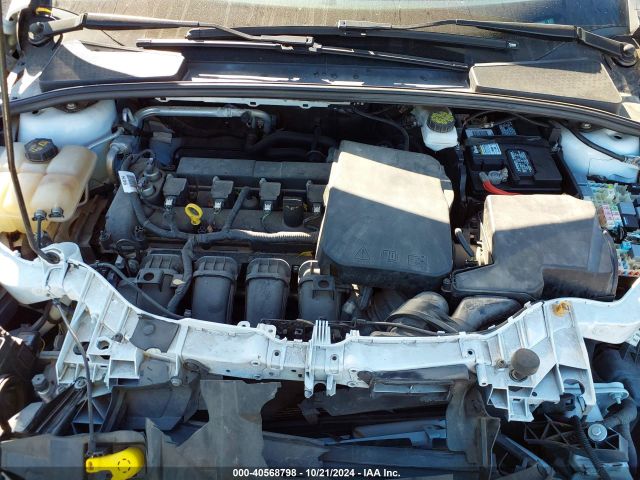 1FADP3F25JL324767 Ford FOCUS SE