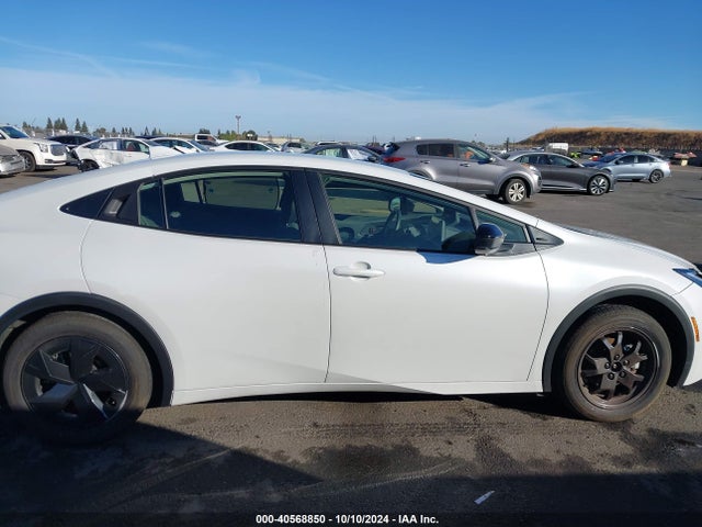 Toyota Prius Le 2024 JTDACAAU6R3015861 Image 13
