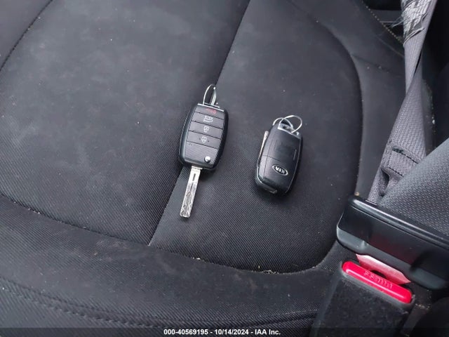 KIA SOUL + 2016 KNDJP3A55G7363925 Image 11