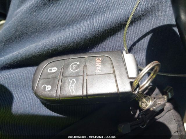 1C3CCCCG6FN700166 Chrysler 200 C