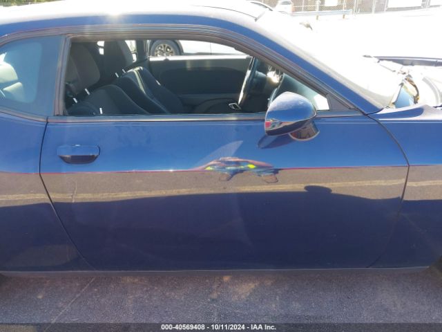 2C3CDZAG0GH107402 Dodge Challenger Sxt