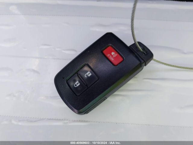 JTDKDTB33E1074889 Toyota Prius C Four