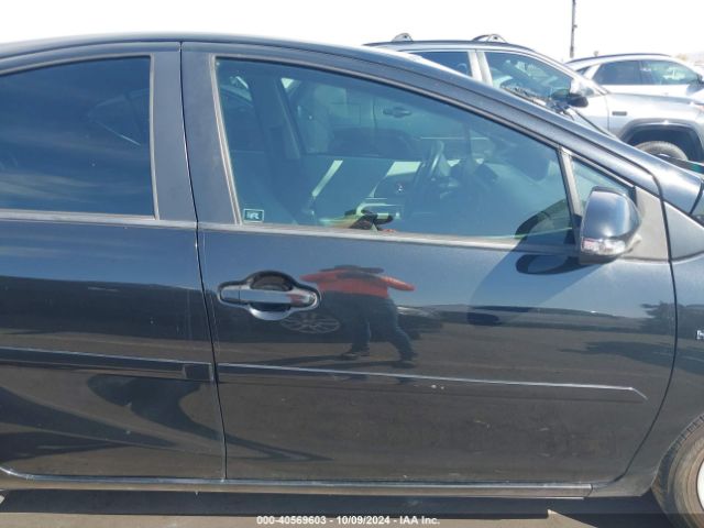 JTDKDTB33E1074889 Toyota Prius C Four