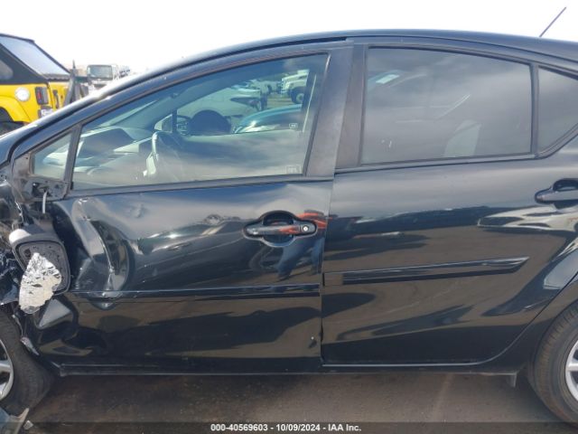 JTDKDTB33E1074889 Toyota Prius C Four