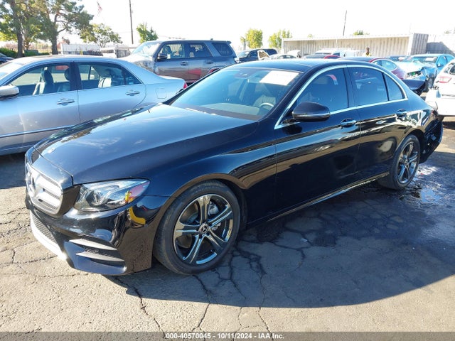 Mercedes-Benz E 300 2018 WDDZF4JB2JA345013 Image 2