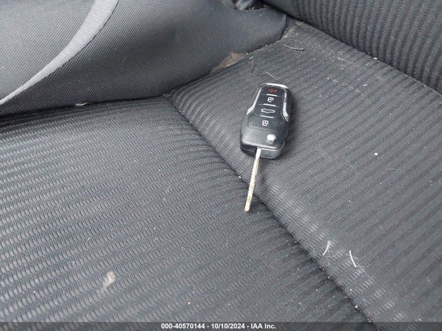 Toyota RAV4 LE 2017 2T3BFREV8HW596918 Image 11