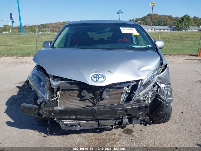 Toyota SIENNA SE 2017 5TDXZ3DC3HS873146 Image 13