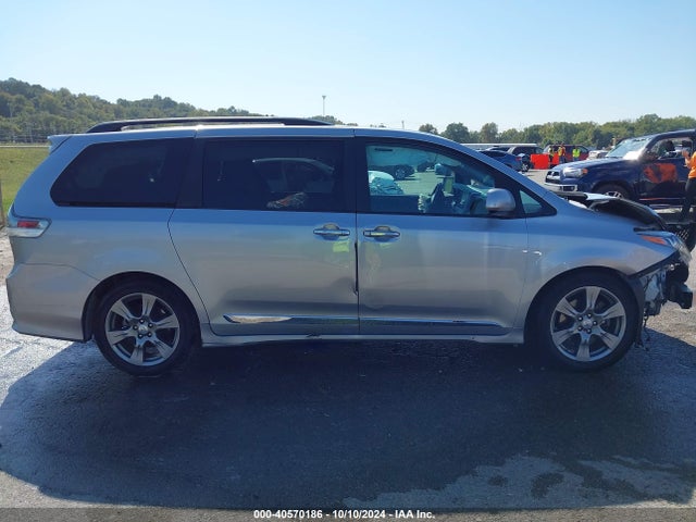 Toyota SIENNA SE 2017 5TDXZ3DC3HS873146 Image 14
