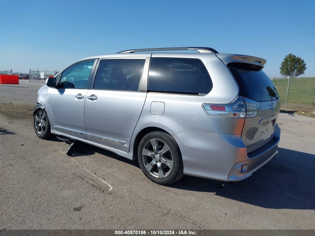 Toyota SIENNA SE 2017 5TDXZ3DC3HS873146 Image 3