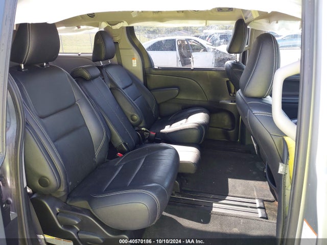 Toyota SIENNA SE 2017 5TDXZ3DC3HS873146 Image 8