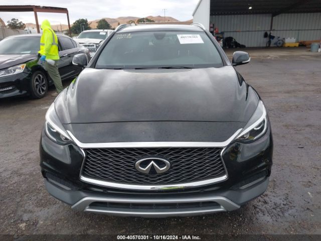 SJKCH5CR8HA023431 Infiniti Qx30 Premium