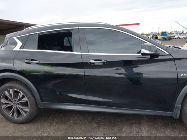 SJKCH5CR8HA023431 Infiniti Qx30 Premium