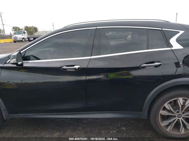 SJKCH5CR8HA023431 Infiniti Qx30 Premium