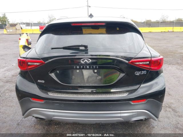 SJKCH5CR8HA023431 Infiniti Qx30 Premium