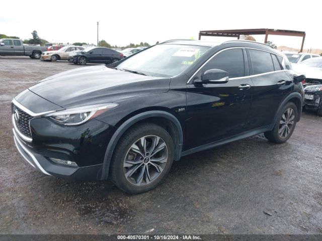SJKCH5CR8HA023431 Infiniti Qx30 Premium