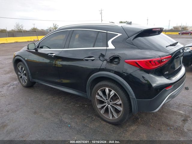 SJKCH5CR8HA023431 Infiniti Qx30 Premium