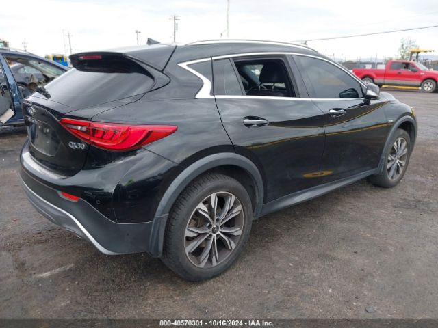 SJKCH5CR8HA023431 Infiniti Qx30 Premium