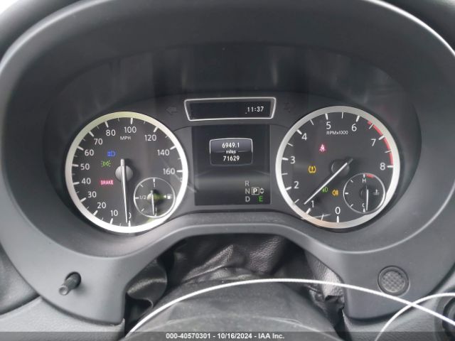 SJKCH5CR8HA023431 Infiniti Qx30 Premium