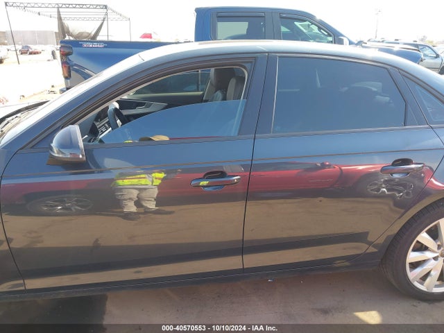 Audi A4 2.0t Premium 2017 WAUGNAF41HN000889 Image 15