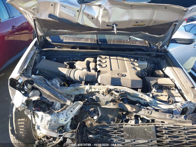 Toyota 4RUNNER SR5 2020 JTEBU5JR1L5744748 Image 10
