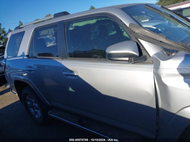 Toyota 4RUNNER SR5 2020 JTEBU5JR1L5744748 Image 14