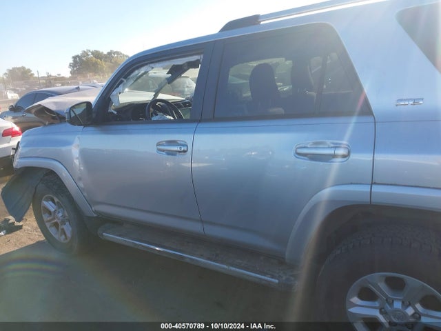 Toyota 4RUNNER SR5 2020 JTEBU5JR1L5744748 Image 15