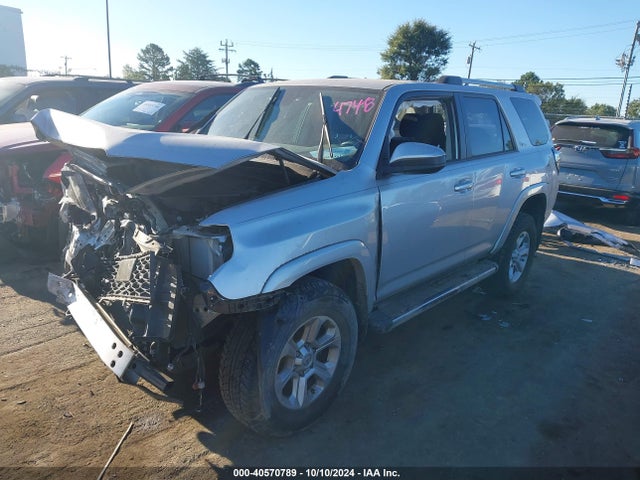 Toyota 4RUNNER SR5 2020 JTEBU5JR1L5744748 Image 2