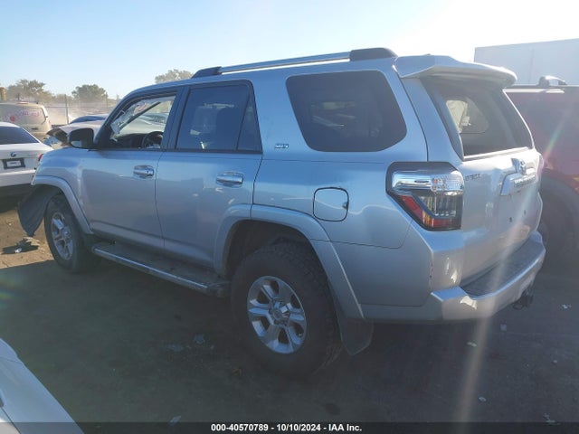 Toyota 4RUNNER SR5 2020 JTEBU5JR1L5744748 Image 3